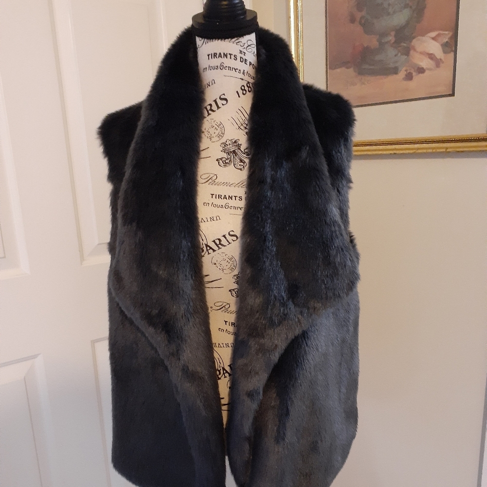 Fauk Fur Vest  size M/L